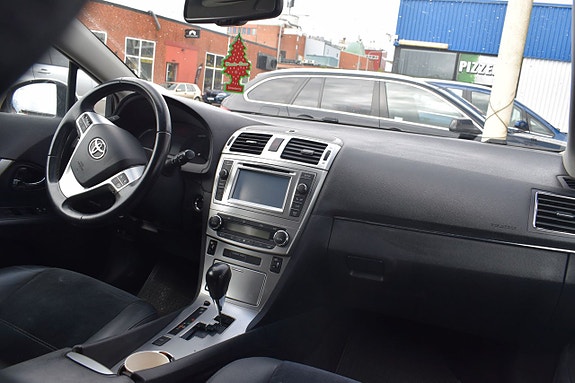 Toyota Avensis 9 of 13
