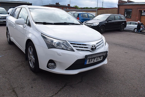 Toyota Avensis 4 of 5