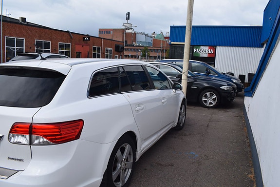 Toyota Avensis 7 of 13