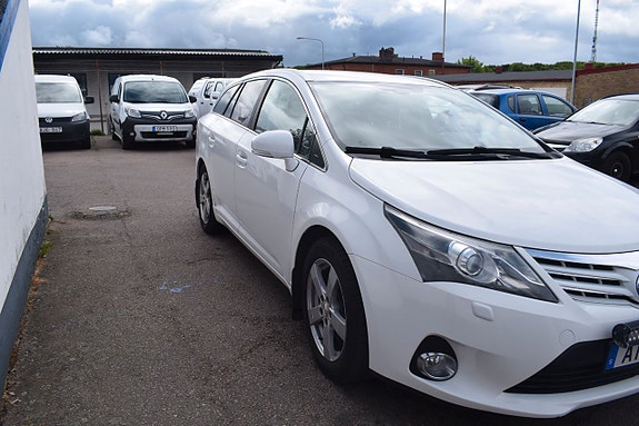 Toyota Avensis 3 of 5