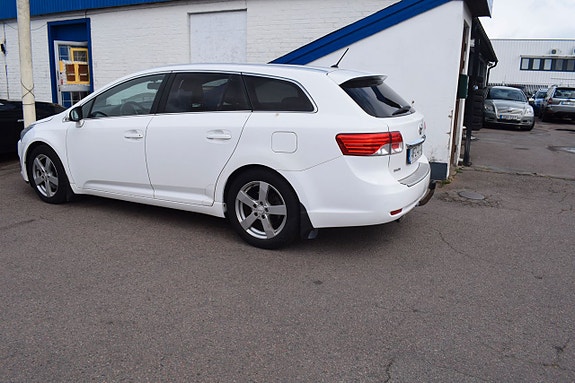 Toyota Avensis 5 of 5