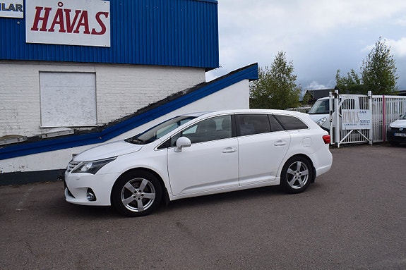 Toyota Avensis 2 of 5