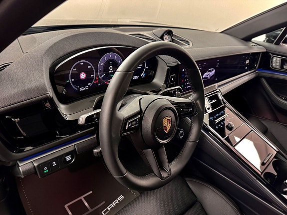 Porsche Panamera 4 4 of 5