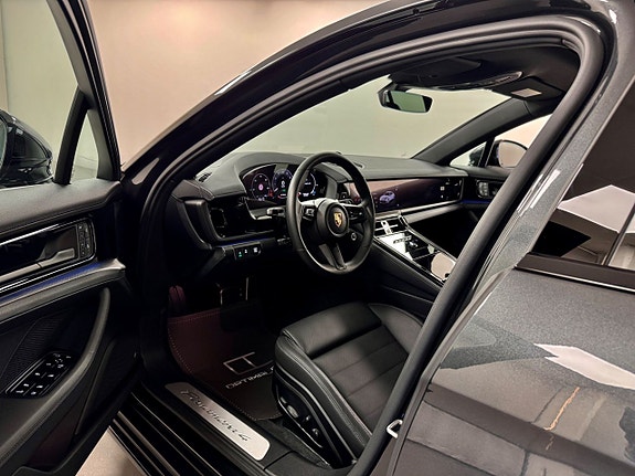Porsche Panamera 4 3 of 5