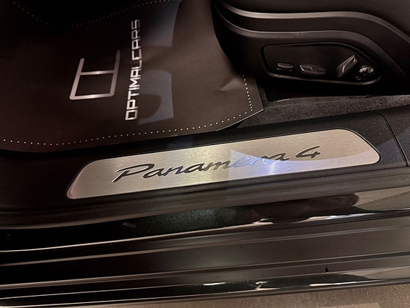 Porsche Panamera 4 9 of 16