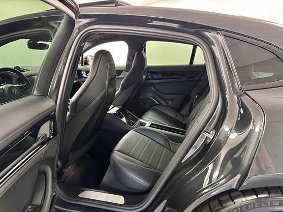 Porsche Panamera 4 12 of 16