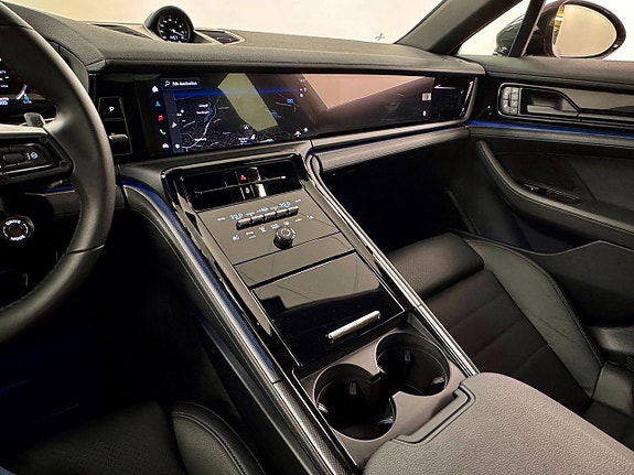Porsche Panamera 4 5 of 5