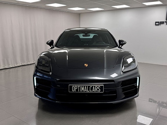 Porsche Panamera 4 8 of 16