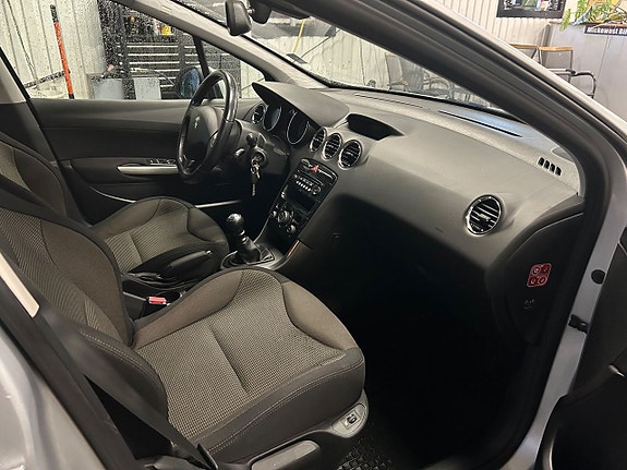 Peugeot 308 SW 6 of 7