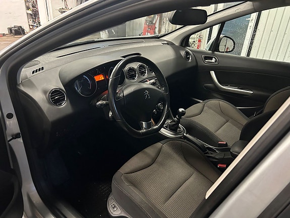 Peugeot 308 SW 5 of 5