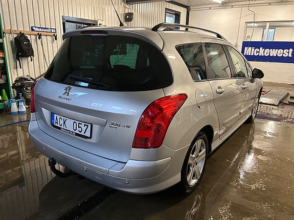 Peugeot 308 SW 4 of 5