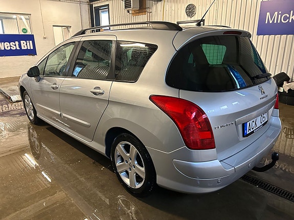 Peugeot 308 SW 3 of 5