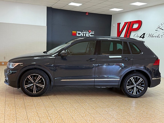 Volkswagen Tiguan 3 of 26