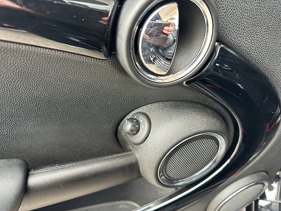 MINI Cooper 13 of 15