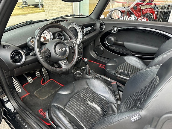 MINI Cooper 4 of 5