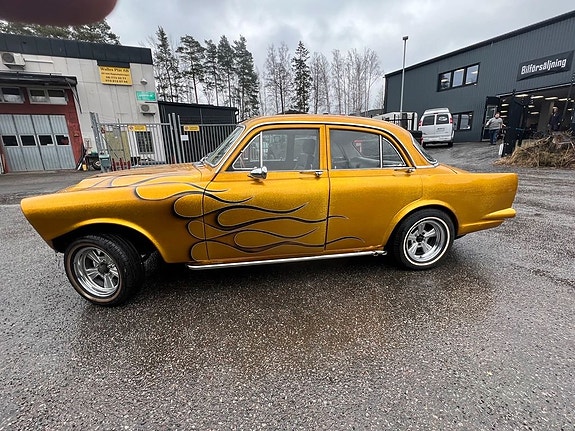 Volvo Amazon 3 of 5