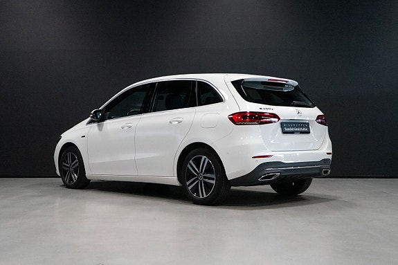Mercedes-Benz B250 e 4 of 5