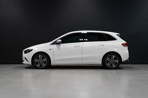 Mercedes-Benz B250 e 2 of 5