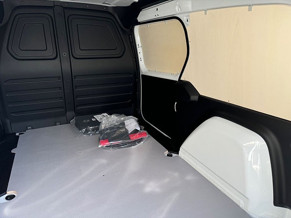 Mercedes-Benz eCitan 11 of 17
