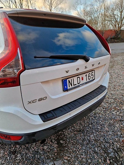 Volvo XC60 6 of 17