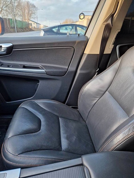 Volvo XC60 12 of 17