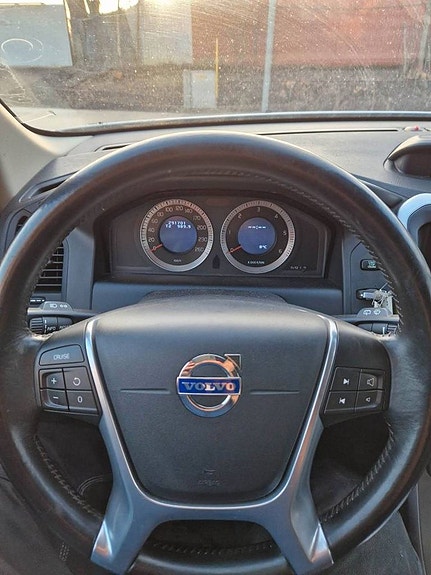 Volvo XC60 10 of 17