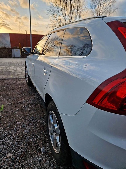 Volvo XC60 4 of 17