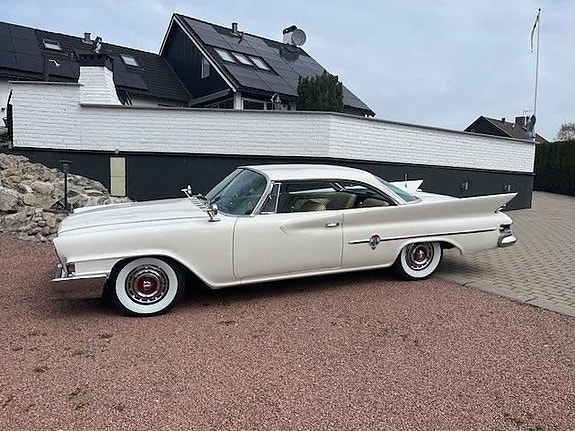 Chrysler 300 2 of 5