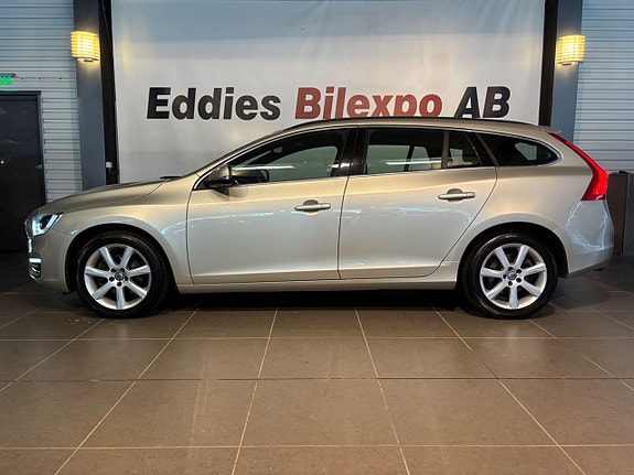 Volvo V60 2 of 12