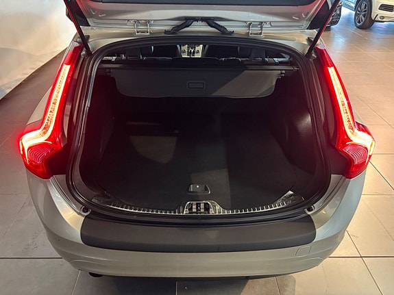 Volvo V60 12 of 12