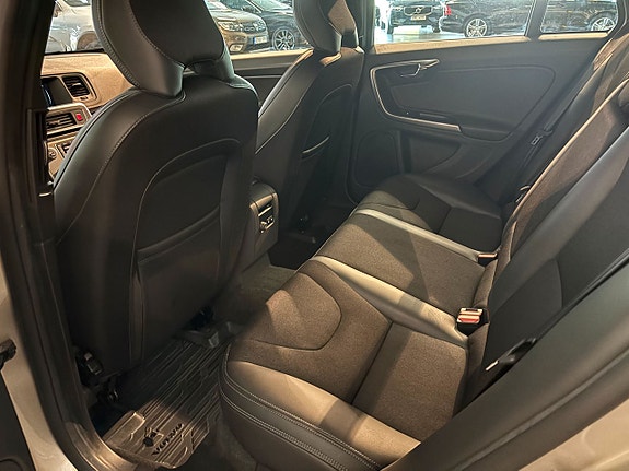 Volvo V60 11 of 12