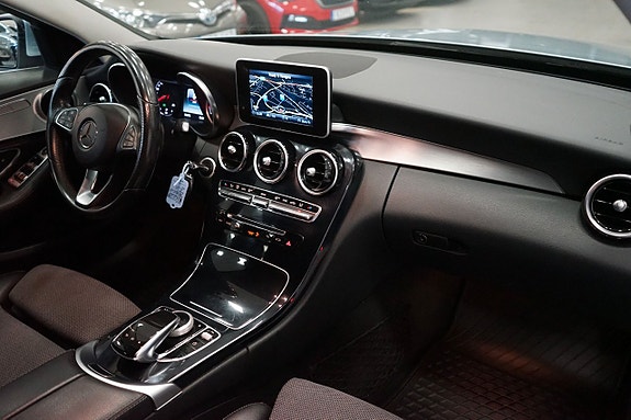Mercedes-Benz C180 16 of 19