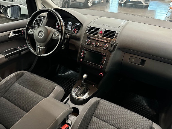Volkswagen Touran 9 of 19