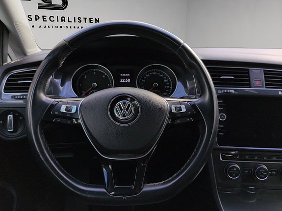 Volkswagen Golf VII 18 of 27
