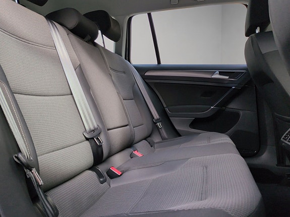 Volkswagen Golf VII 14 of 27