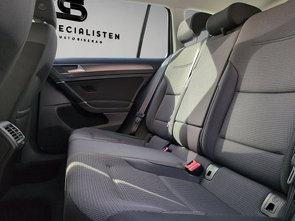 Volkswagen Golf VII 15 of 27