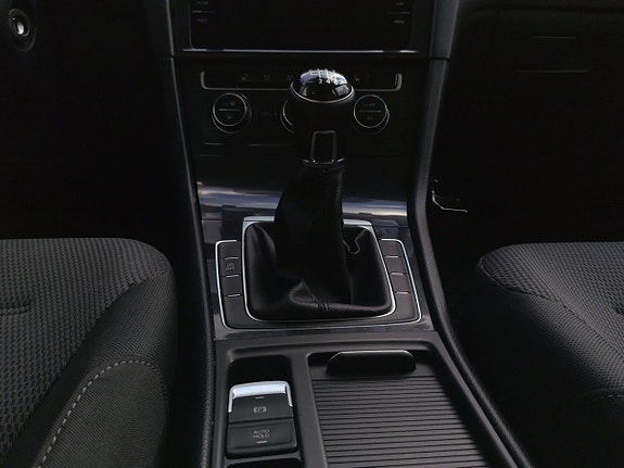 Volkswagen Golf VII 17 of 27