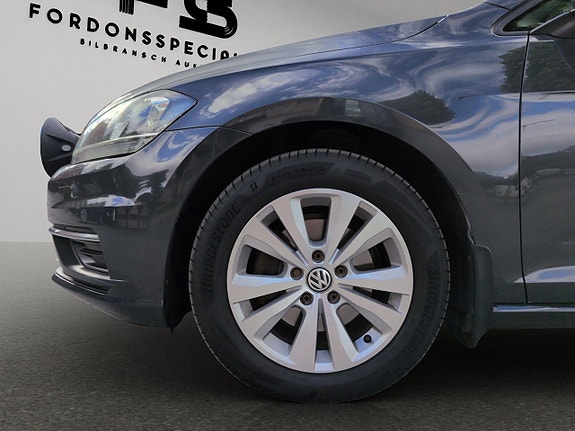 Volkswagen Golf VII 26 of 27