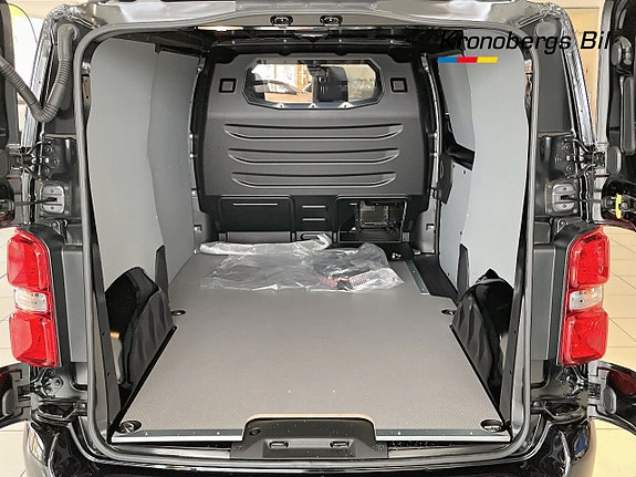 Peugeot e-Expert 13 of 17