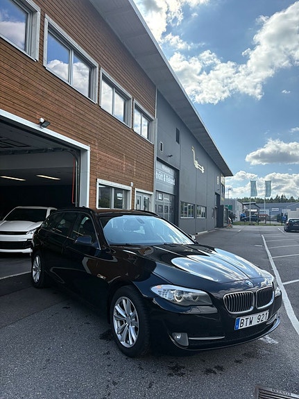 BMW 520 2 of 5
