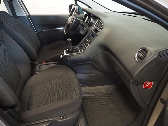 Peugeot 5008 8 of 17