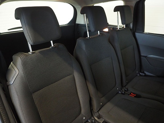 Peugeot 5008 10 of 17