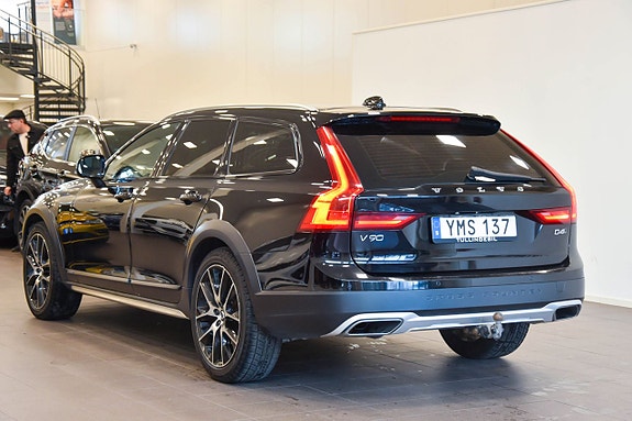 Volvo V90 Cross Country 4 of 5