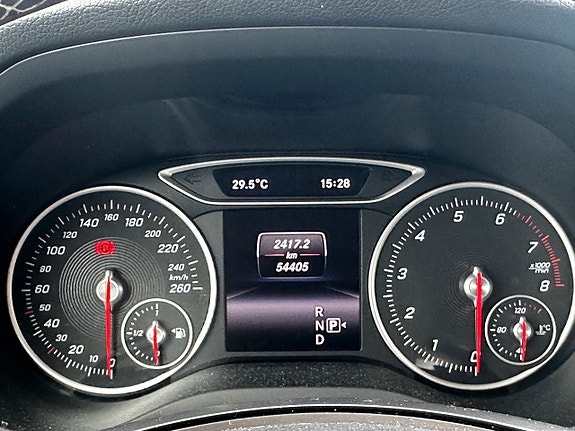 Mercedes-Benz B180 11 of 26