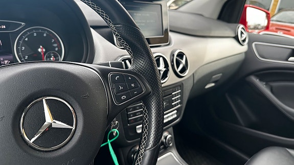 Mercedes-Benz B180 13 of 26