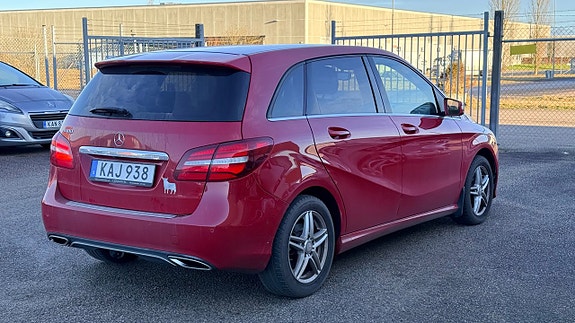Mercedes-Benz B180 4 of 5