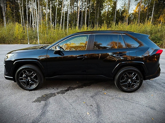 Toyota RAV4 2 of 5