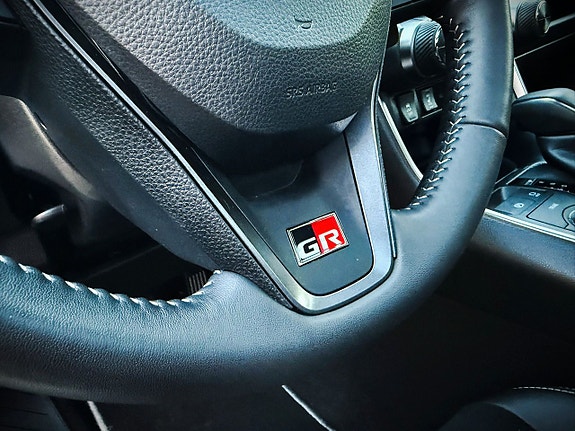 Toyota RAV4 12 of 24