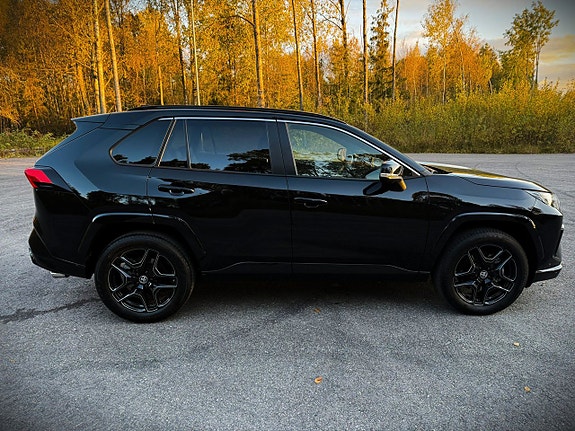 Toyota RAV4 6 of 24