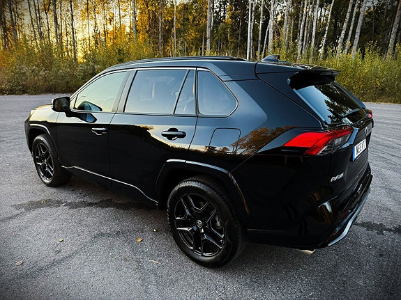 Toyota RAV4 3 of 5